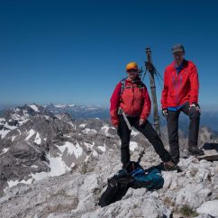 09-Zufriedene_Bergsteiger_auf_der_Braunarlspitze.jpg